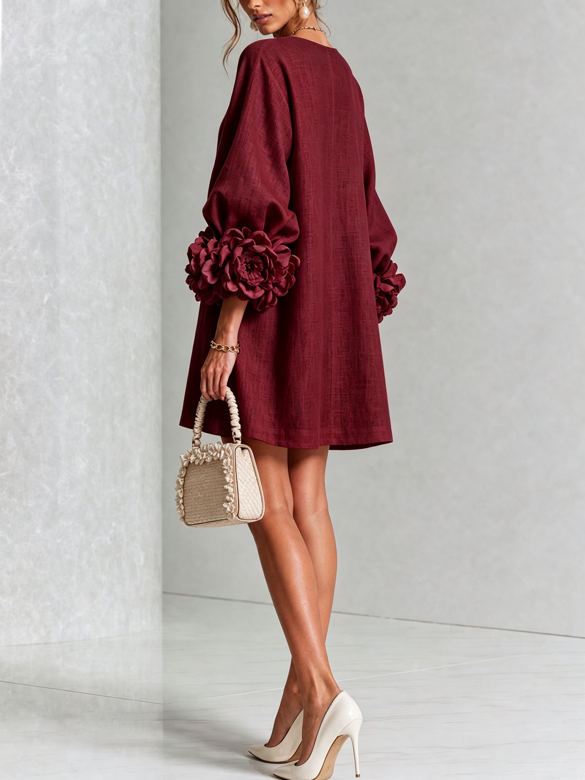 Indara | Vestido Mini Blanco con Detalles Florales