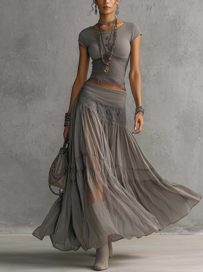 Verónica | Conjunto de blusa gris con paneles de encaje y falda larga plisada