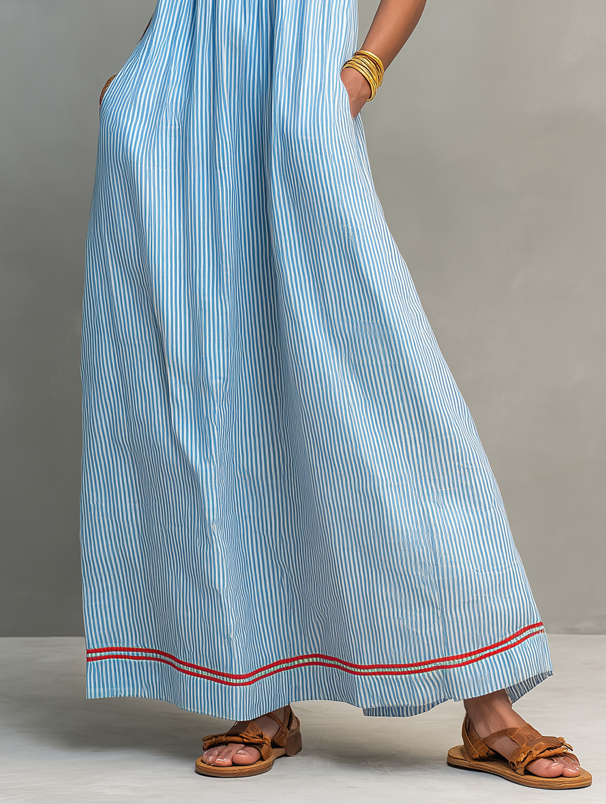 Alma | Vestido Azul con Tirantes Finos y Bolsillos