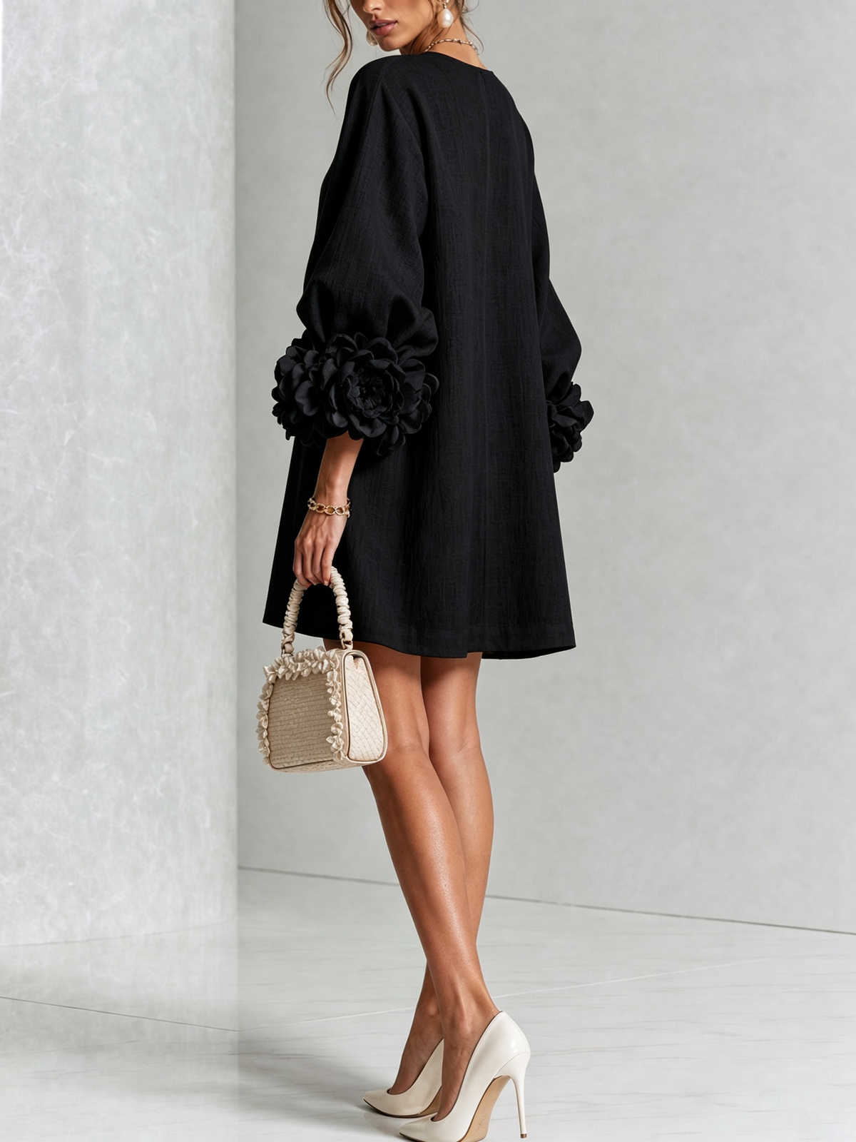 Indara | Vestido Mini Blanco con Detalles Florales