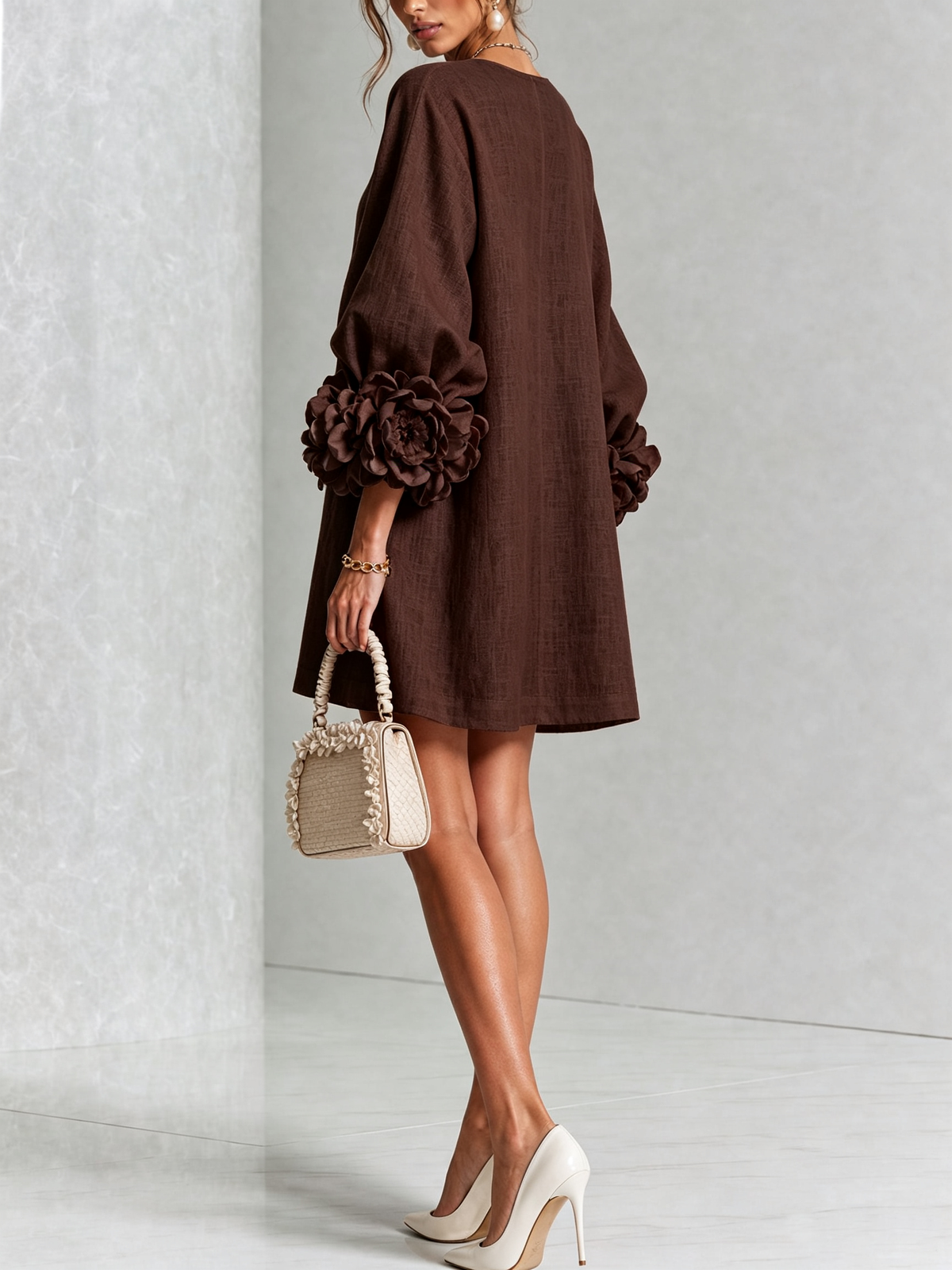Indara | Vestido Mini Blanco con Detalles Florales