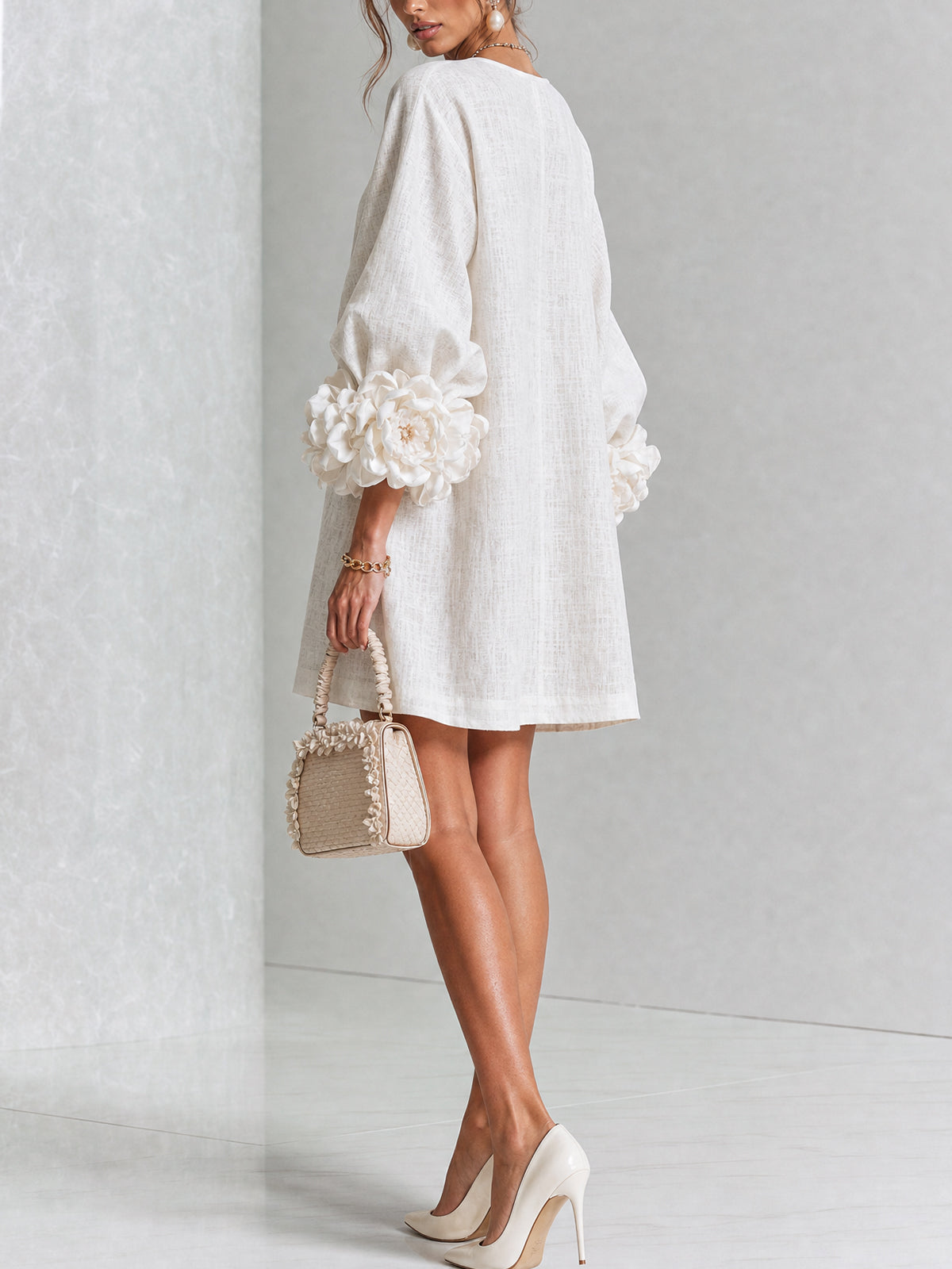 Indara | Vestido Mini Blanco con Detalles Florales