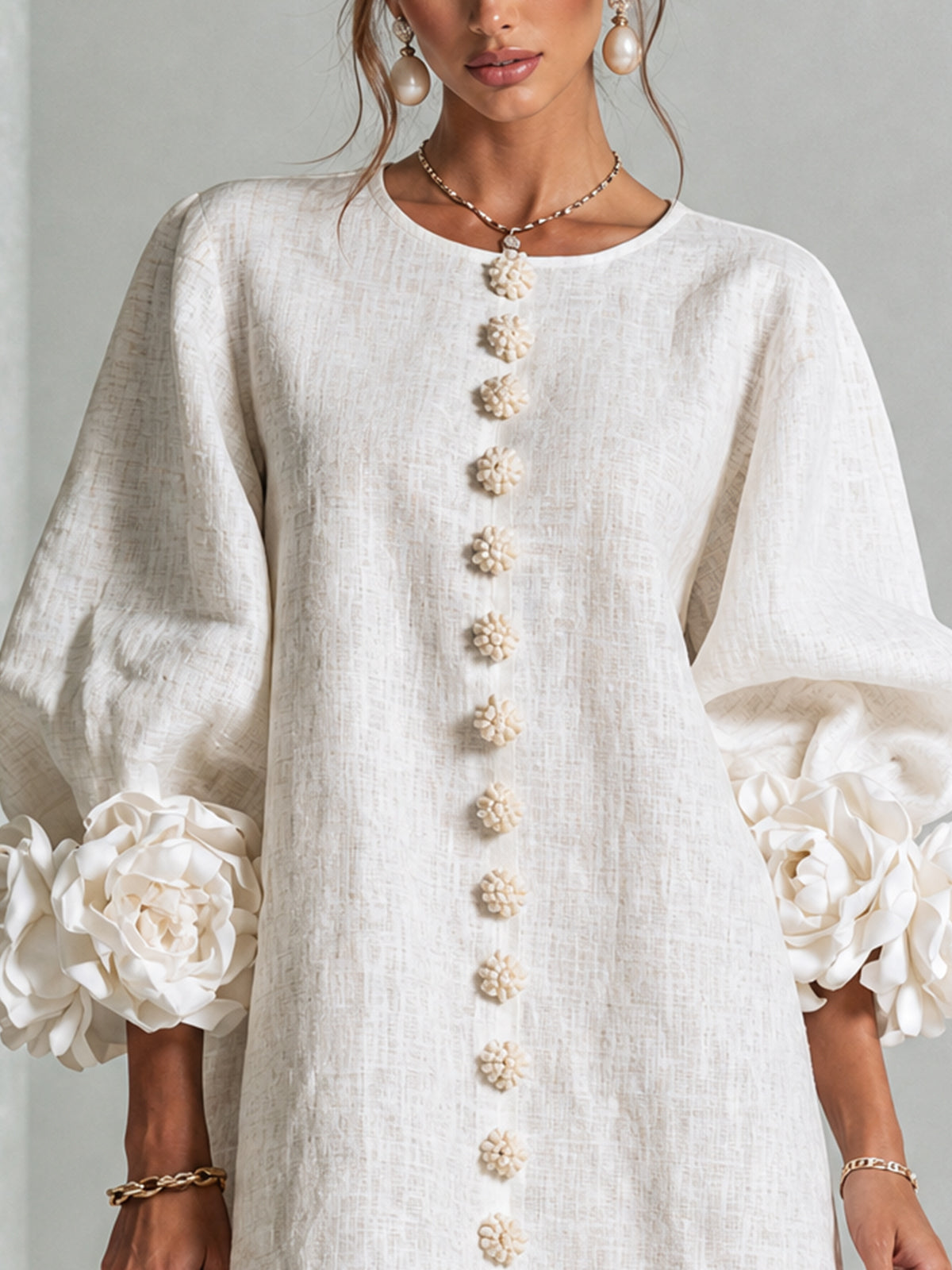 Indara | Vestido Mini Blanco con Detalles Florales