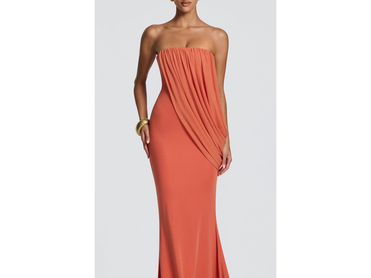 Paula | Vestido Coral Drapado Elegante