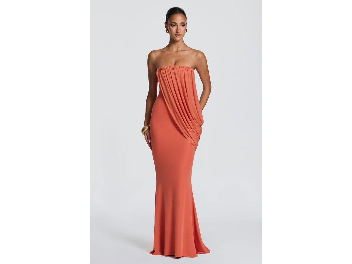 Paula | Vestido Coral Drapado Elegante